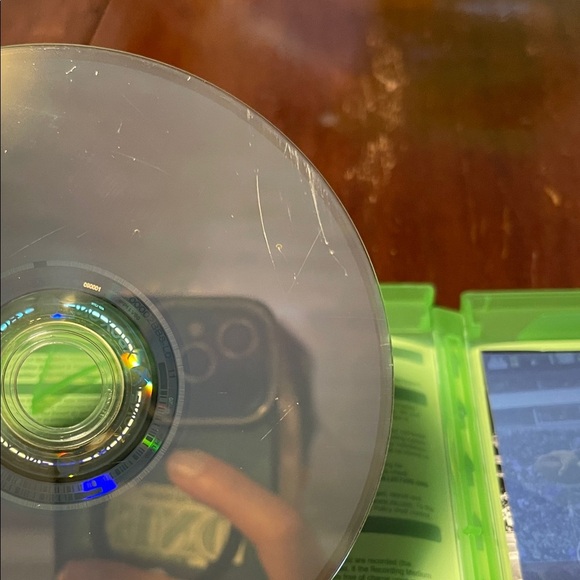 Madden NFL 17 for Xbox One - Green Case - Picture 9 of 10